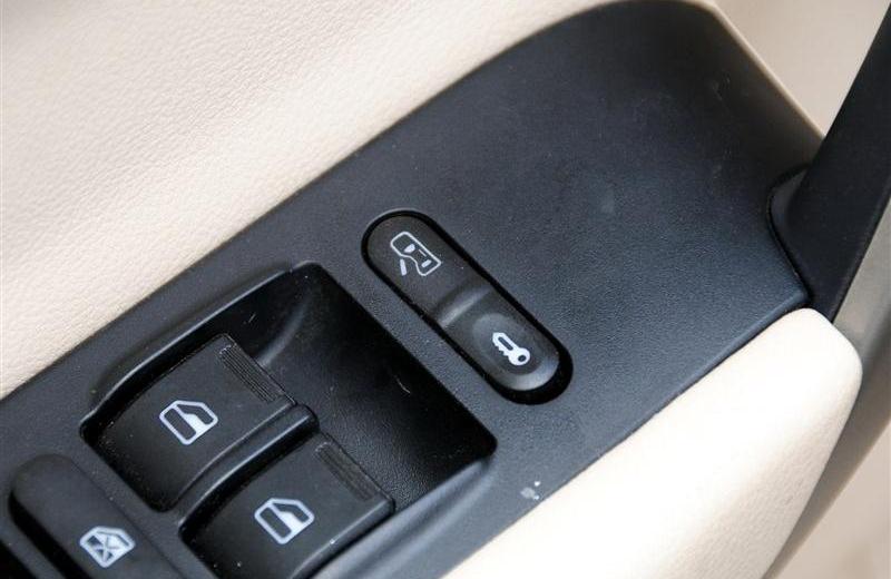 2012款 三厢 1.6CVT 进取型