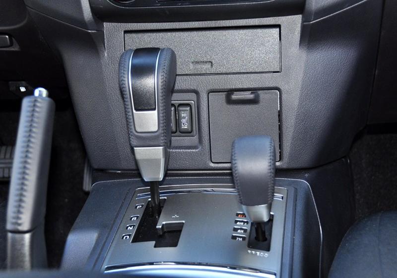 2010款 3.0L 自动豪华版