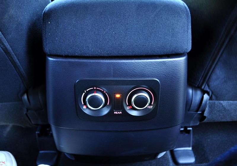 2010款 3.0L 自动豪华版