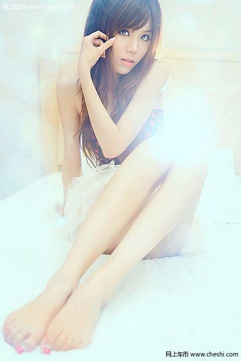 80后车模代表私房写真