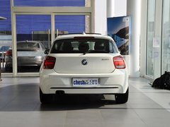 宝马(进口)  125i 2.0T 车辆正后方尾部视角