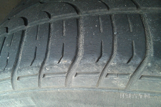 一起学开车(11)救命宝典：遭遇爆胎怎么办？
