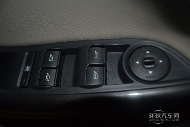 2012款 两厢 1.6L AT风尚型