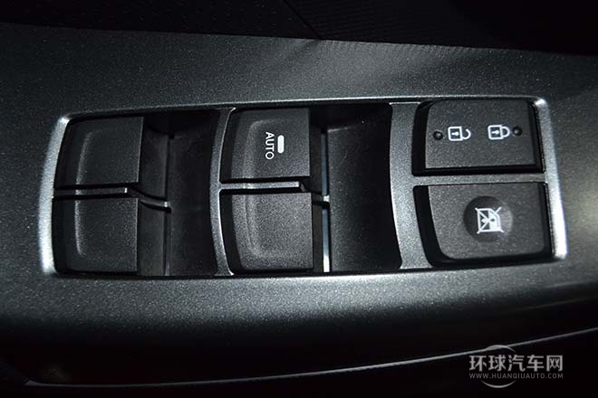 2013款1.6L手动ESP  豪华版