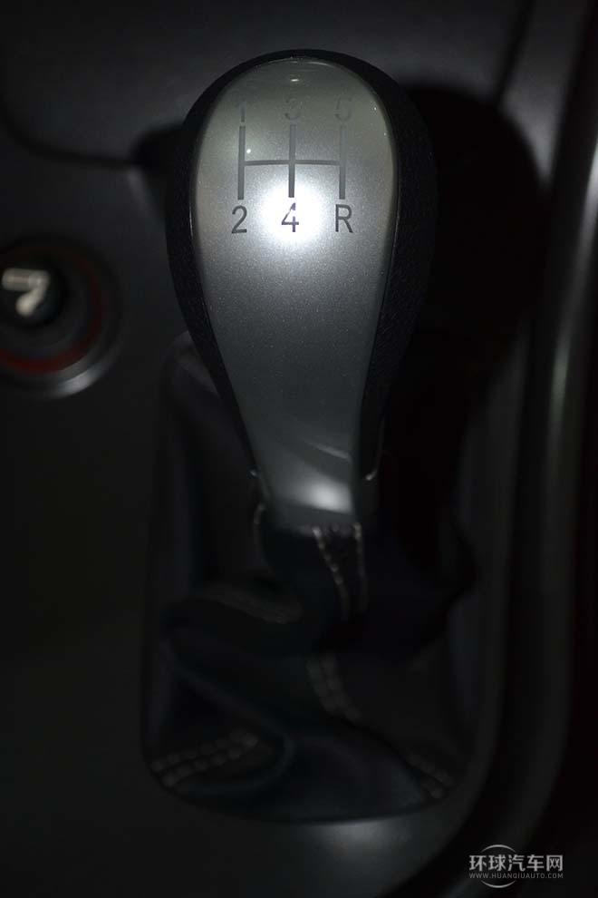 2013款1.6L手动ESP  豪华版