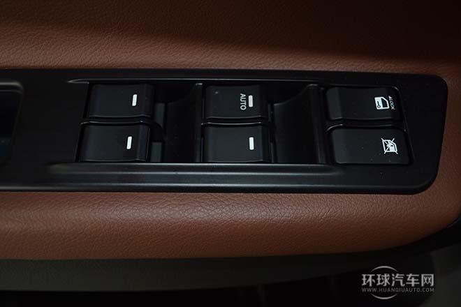 2013款 1.8T 自动两驱豪华版