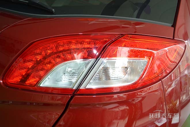 2013款 1.8T 自动两驱精英版