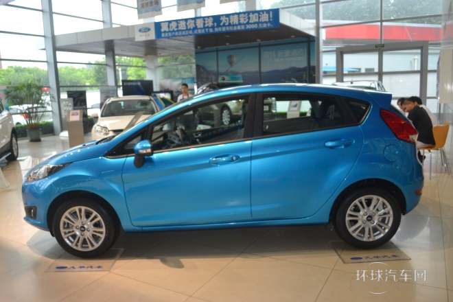 2013款 两厢 1.5L 自动时尚型