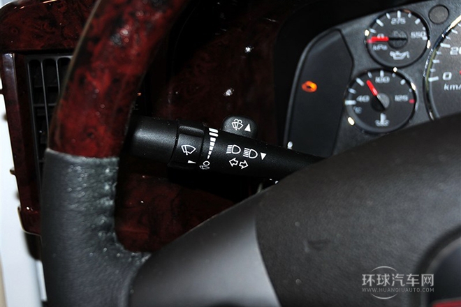 2014款 5.3L 领袖版