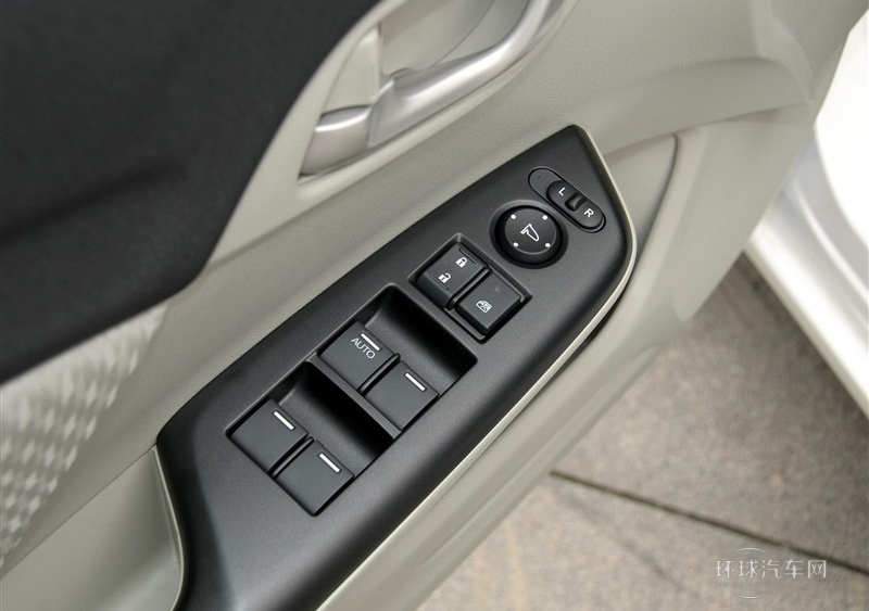 2014款 1.8L 自动舒适版