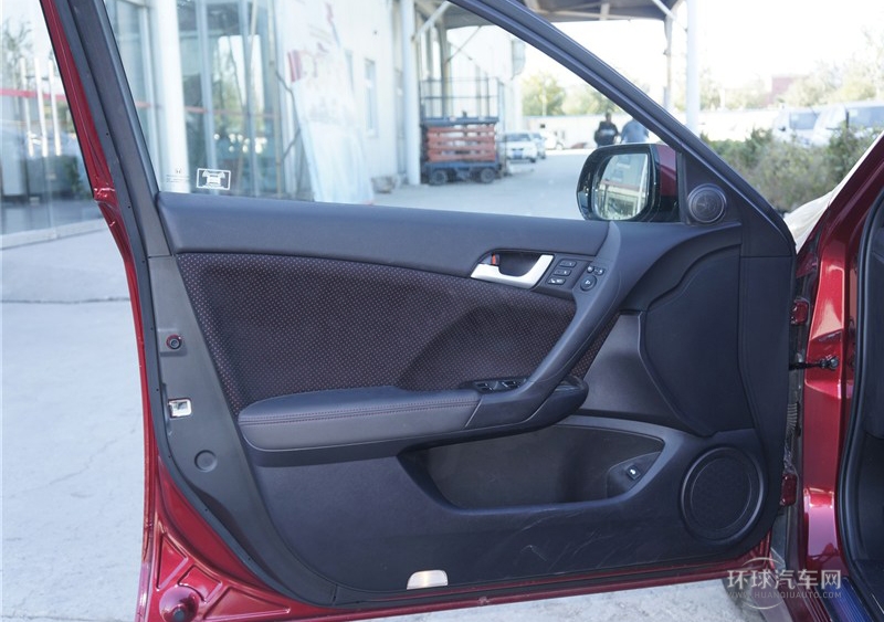 2013款 2.4L 尊贵版