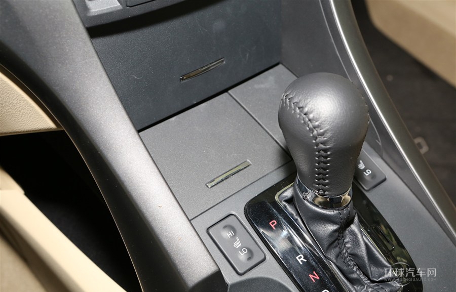 2013款 2.0L 尊贵版