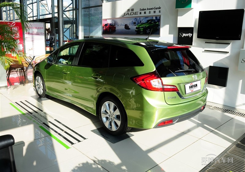 2013款 1.8L 自动舒适版 6座