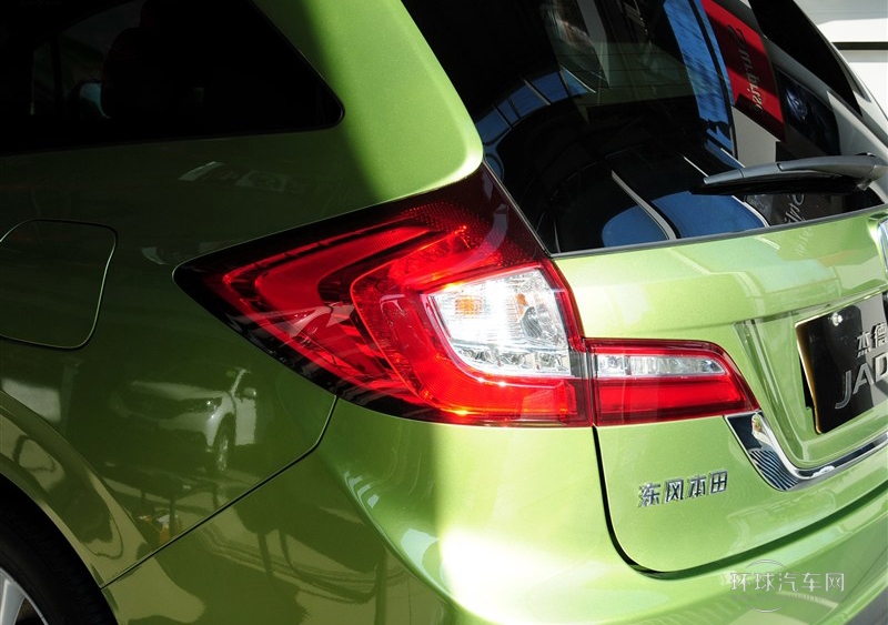 2013款 1.8L 自动舒适版 6座