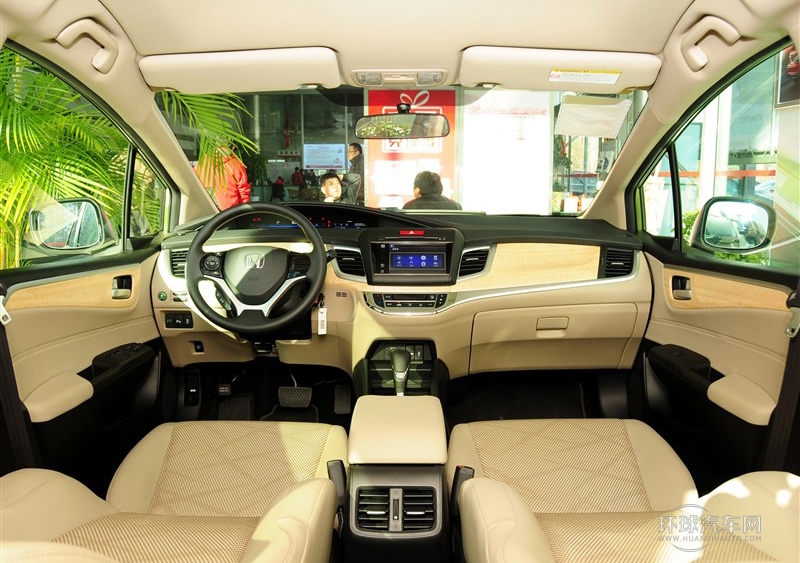 2013款 1.8L 自动舒适版 6座