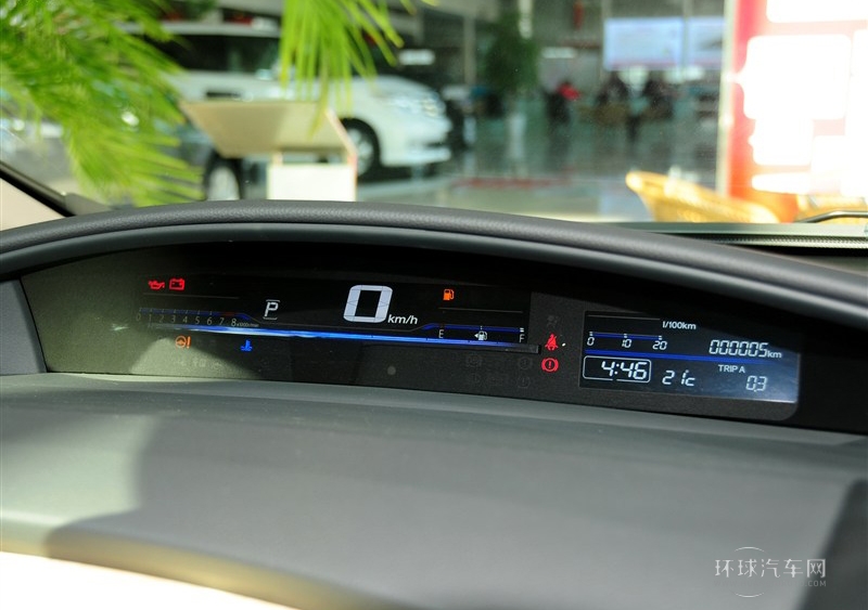 2013款 1.8L 自动舒适版 6座