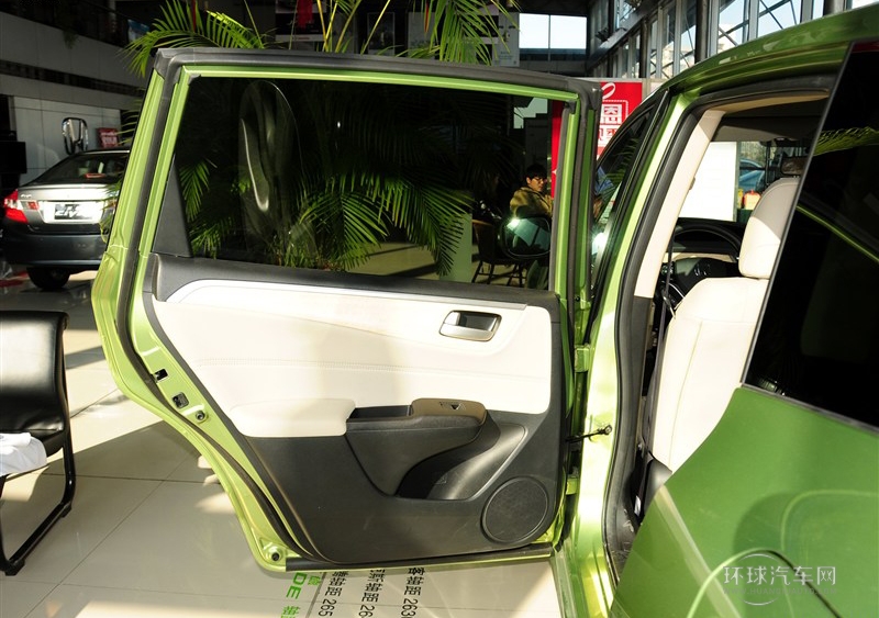 2013款 1.8L 自动舒适版 6座