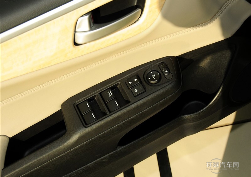 2013款 1.8L 自动舒适版 5座