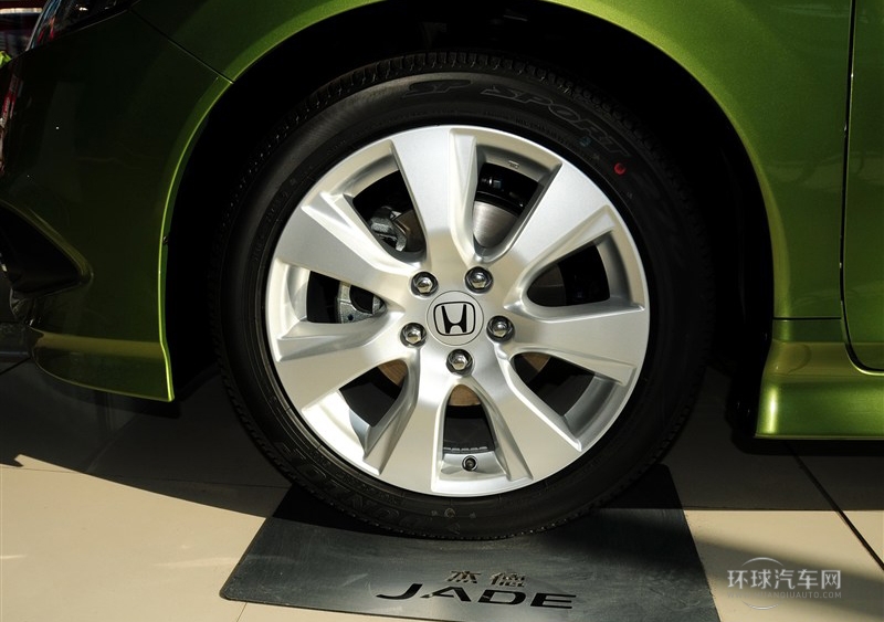 2013款 1.8L 自动舒适版 5座