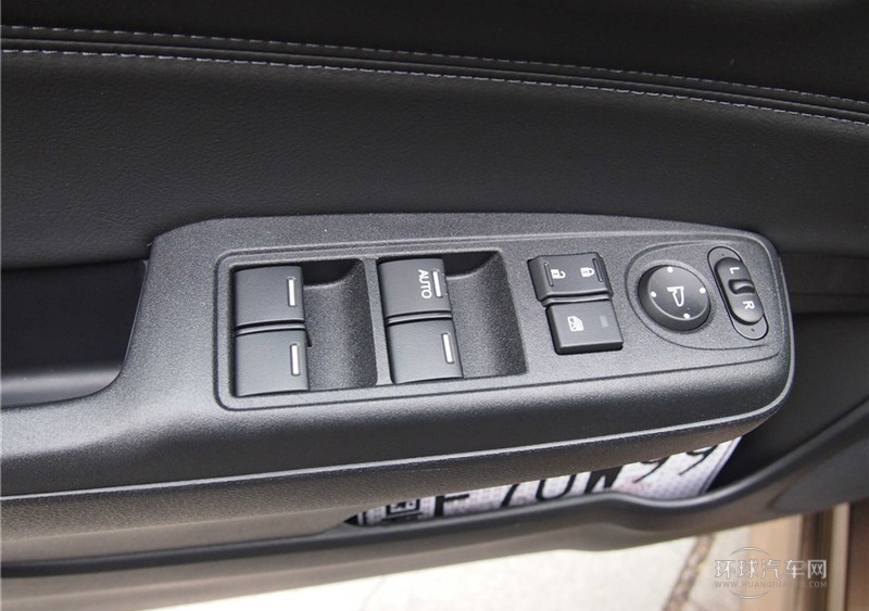 2013款 1.8L CVT豪华版 6座