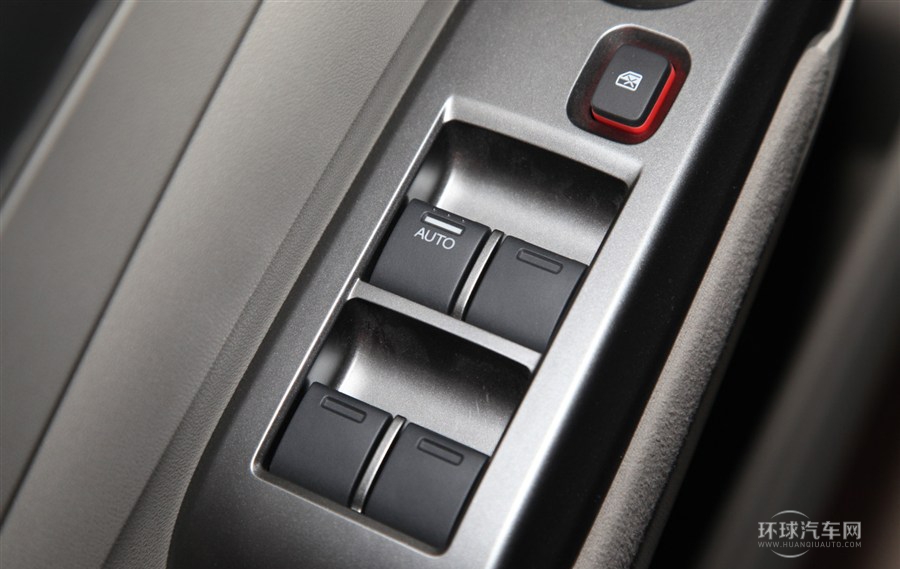2012款 1.8L 自动舒适版