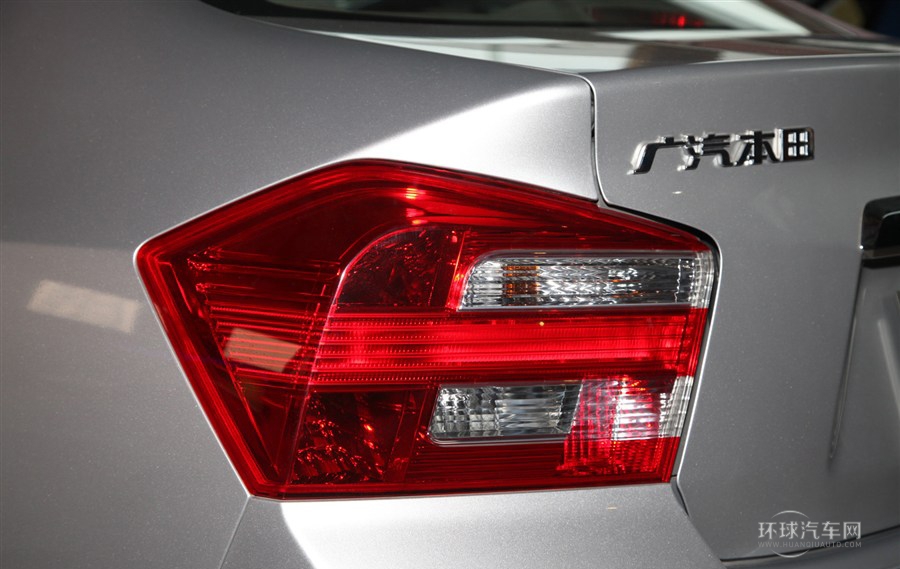 2012款 1.8L 自动舒适版