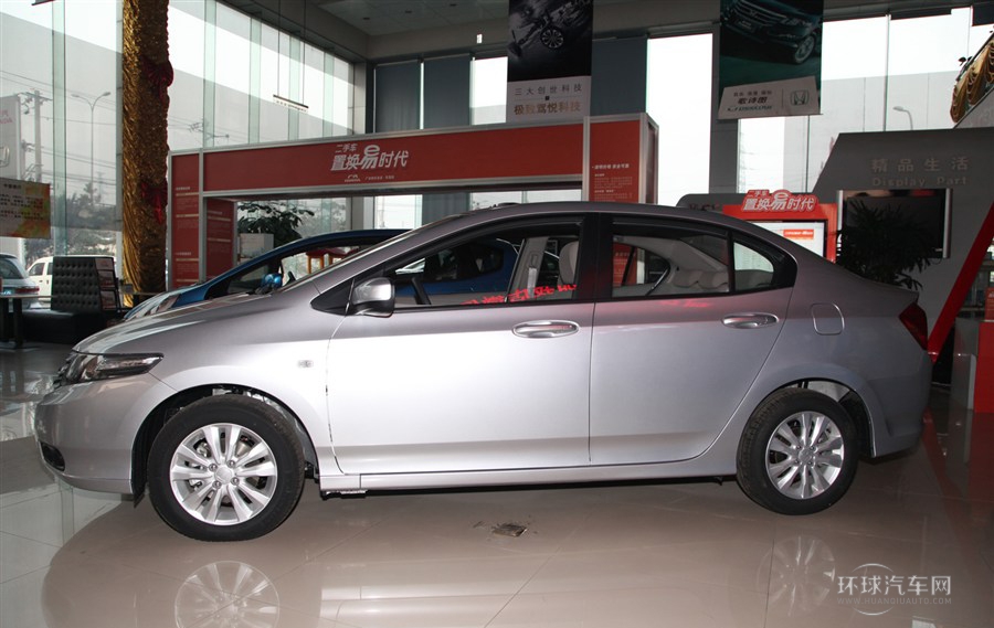2012款 1.8L 自动舒适版
