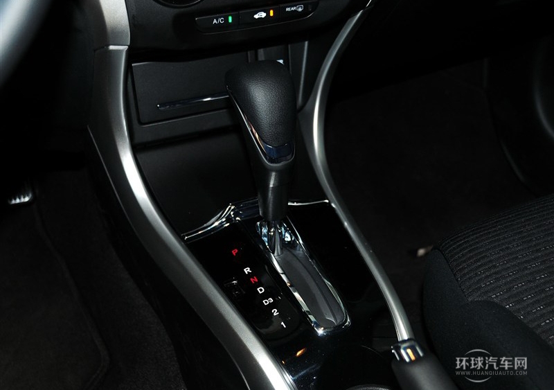 2013款 1.8L 自动豪华版