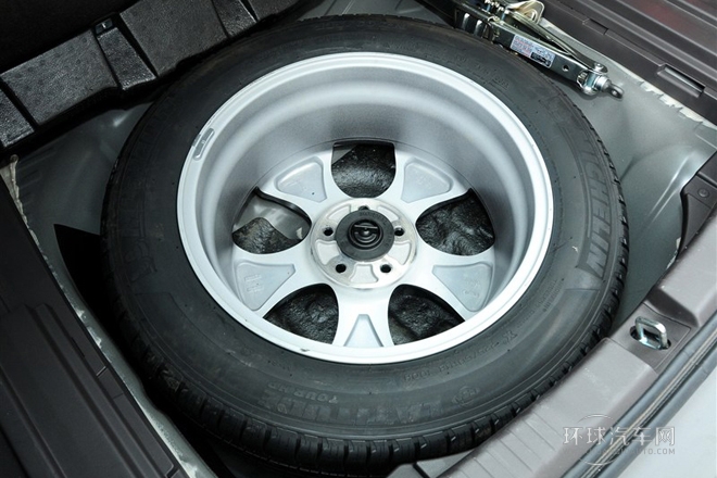 2012款 2.4L 四驱尊贵导航版