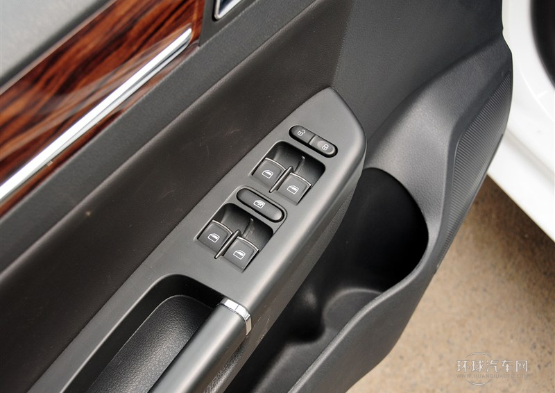 2014款 1.6L 自动豪华型