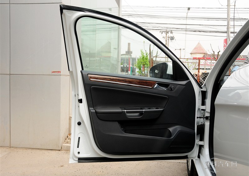 2014款 1.6L 自动豪华型