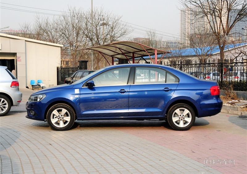 2013款 1.6L 自动豪华型