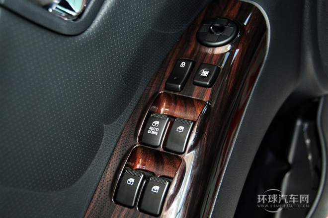 2013款 2.0L 自动两驱版GLS