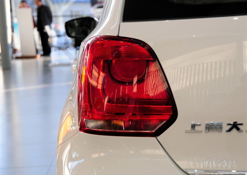 2013款 1.6L 自动豪华版