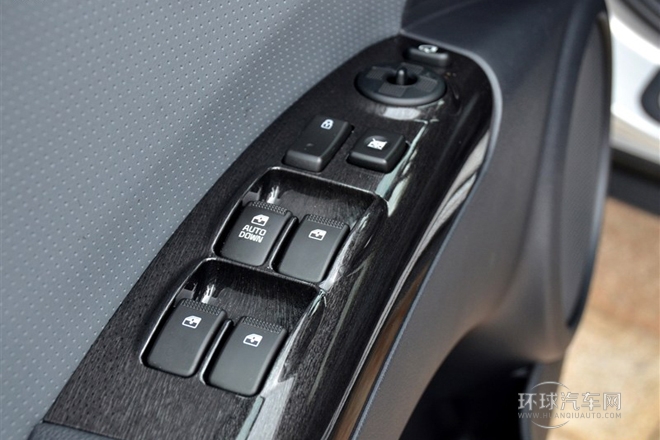 2013款 2.0L 自动两驱版Premium