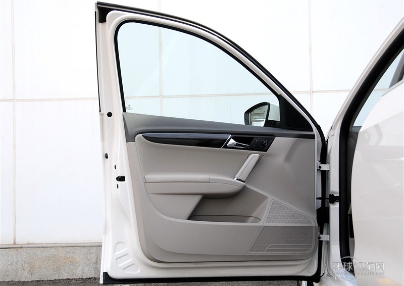 2013款 1.6L 自动豪华型