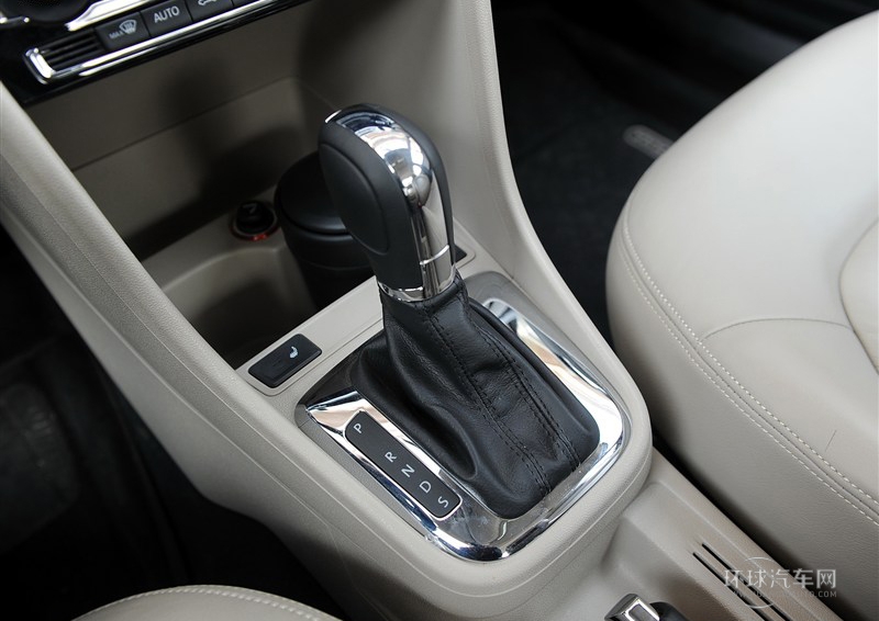 2013款 1.6L 自动豪华版