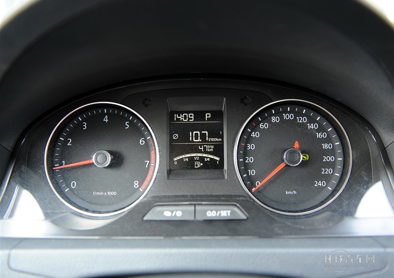 2013款 1.6L 自动豪华版