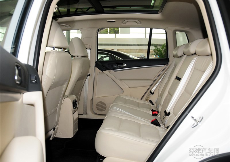 2013款 1.8TSI 自动两驱豪华型