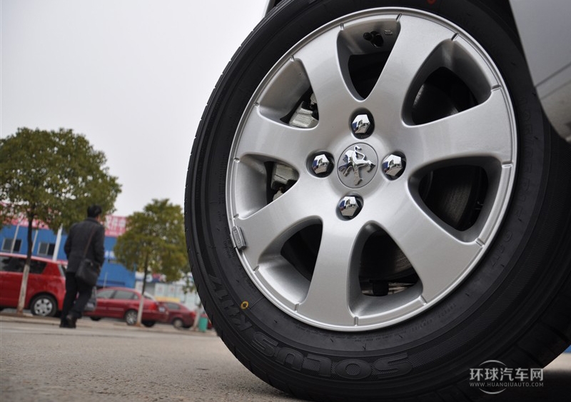 2012款 两厢 1.6L 自动豪华版