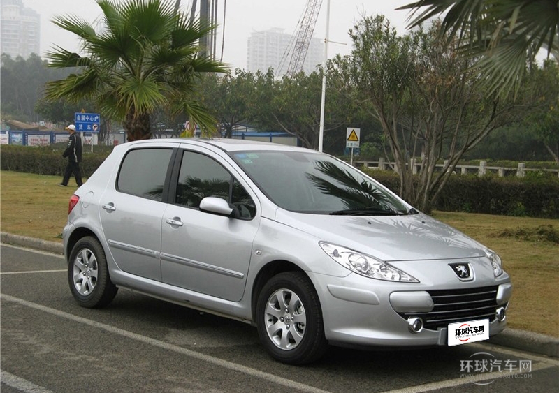 2012款 两厢 1.6L 手动豪华版