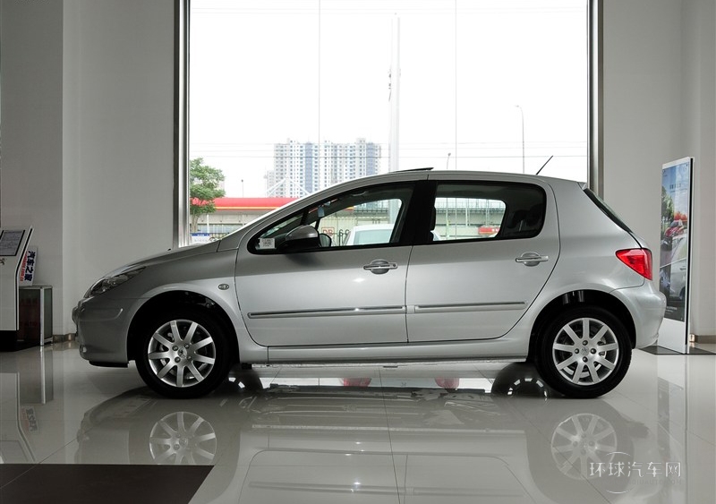 2013款 两厢 1.6L 自动舒适版