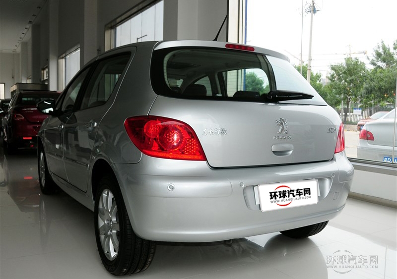 2013款 两厢 1.6L 自动舒适版