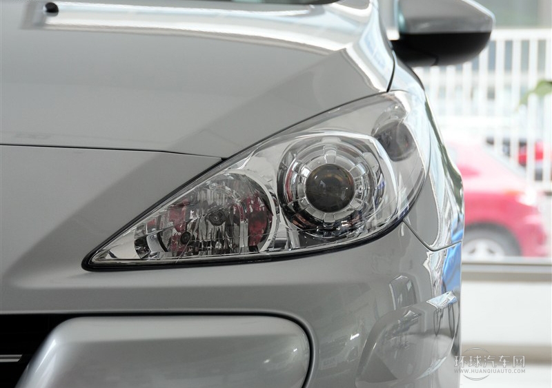 2013款 两厢 1.6L 自动舒适版