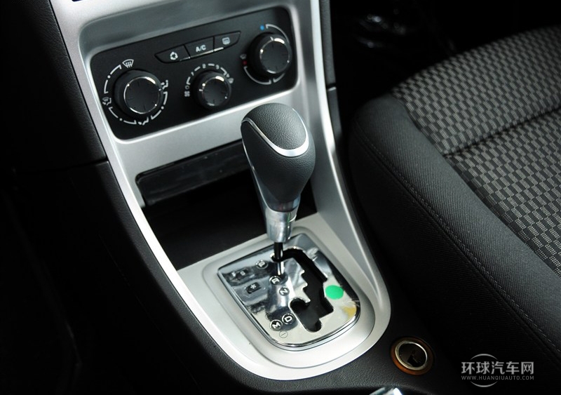 2013款 两厢 1.6L 自动舒适版