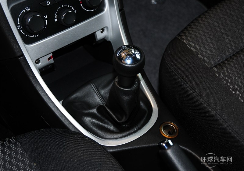 2013款 两厢 1.6L 手动舒适版