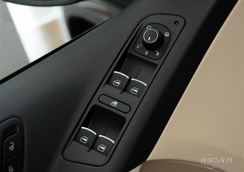 2013款 1.8TSI 自动两驱舒适版