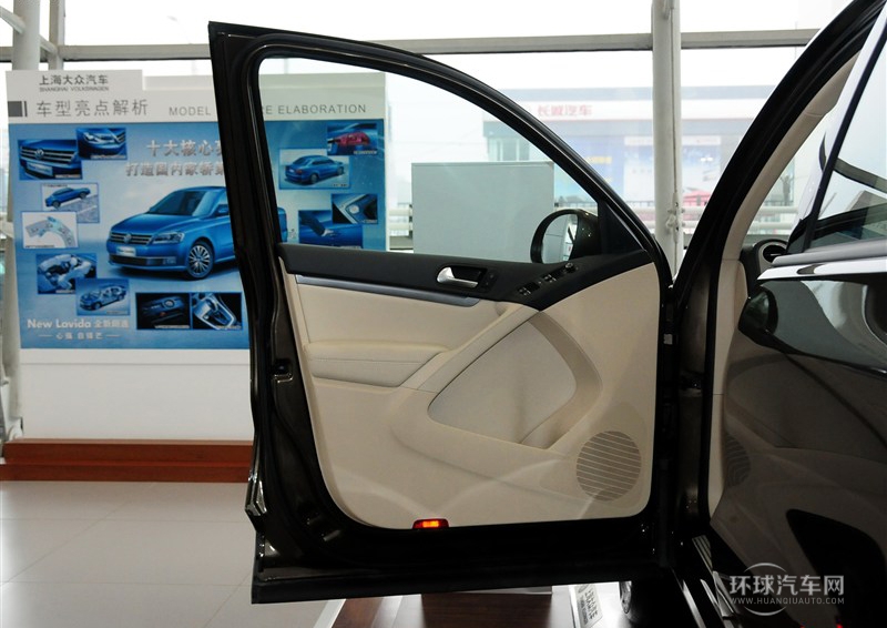 2013款 1.8TSI 自动两驱舒适版