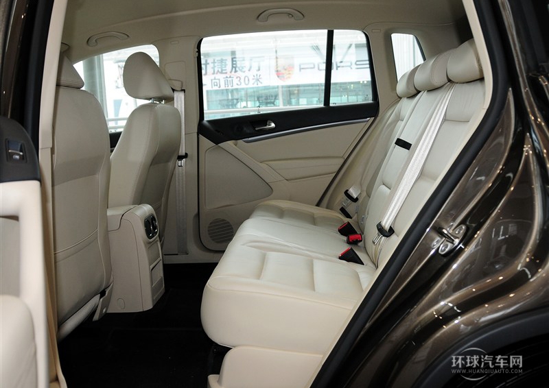 2013款 1.8TSI 自动两驱舒适版