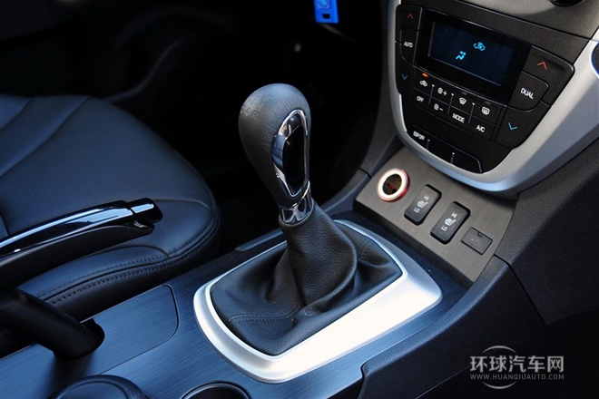 2012款 2.0L 手动两驱豪华版